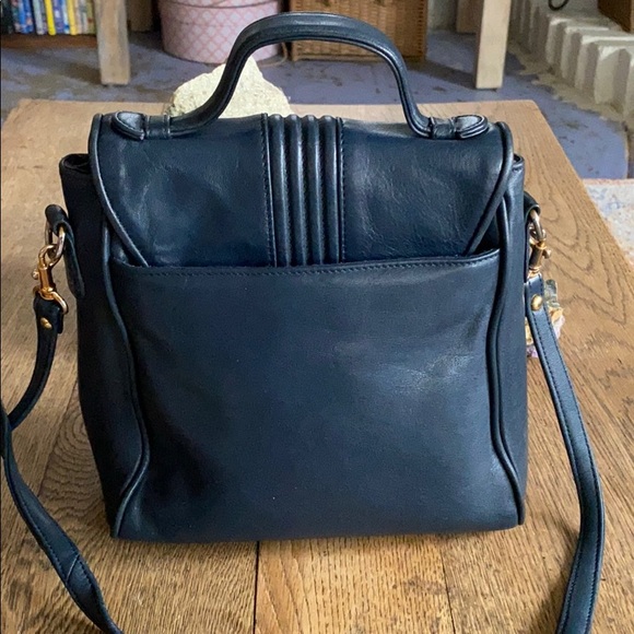 Vintage Etienne Aigner crossbody bag - Picture 2 of 8